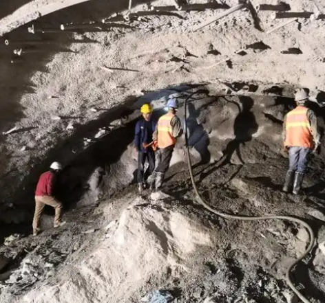 抚宁隧道拱顶带模注浆料，微膨胀注浆料的特点及施工工艺